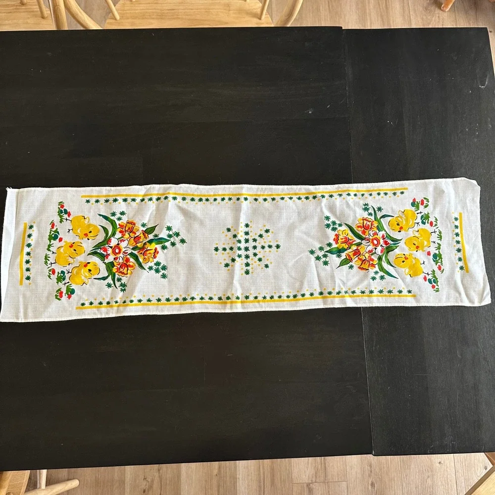 VTG 50's Nordic Easter Table Runner Yellow Chicks Daffodils Spring White Easter